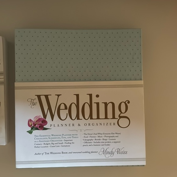 Mindy Weiss Wedding Planner & Organizer and Wedding Book. New. Plus cards. - Picture 4 of 10